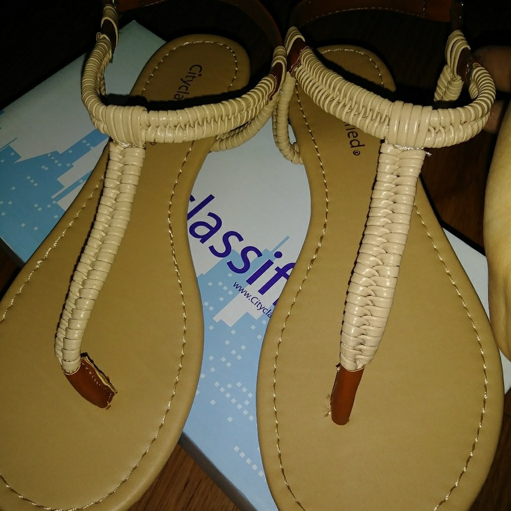 Sandles
